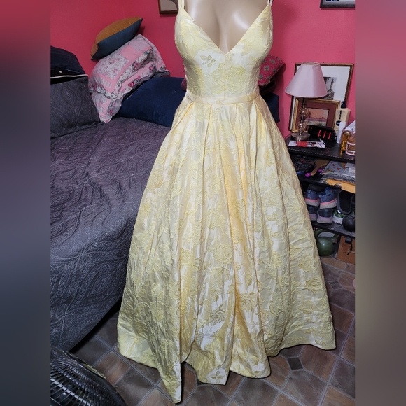 Sherri Hill Pale Yellow Floral Jacquard Ball Gown (Size 6) - Picture 3 of 8